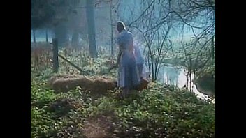 Film porno de pe timpuri vechii cu taranci futute de cate doi barbati