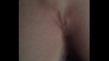 Fata din militari face sex in cur gratis si se pisa pe ea