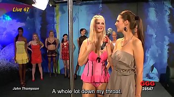 Blonda buna accepta sa fac xxx in public la un eveniment