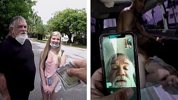 Tatic se uita la fata lui cum o fute un negru