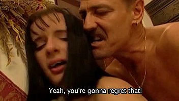 Il vede pe acest mos in pula goala si il pune sa o bage in ea