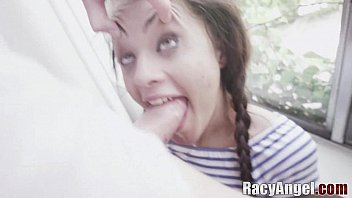 Bruneta romanca face sex pe bani in casa ei cu clienti porno