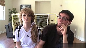 Adolescenta curva face xxx anal si apoi suge bine pula