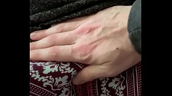 Se joaca putin cu lindicul ei apoi o fute bine in vagin si pizda