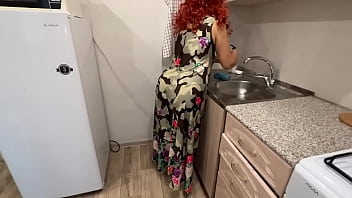 Porno la bucatarie cu roscata foarte corpolenta