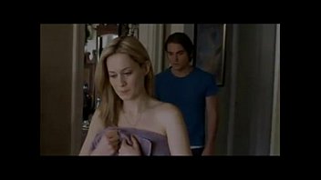 Bruneta perversa face squirt cand are o mana in pizda si una in cur