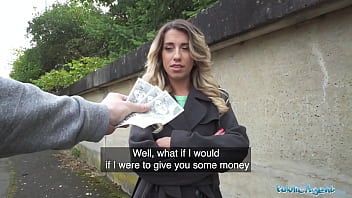 Romanca perversa primeste 1000 de lei sa se futa la hotel