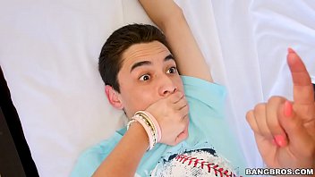 Curul ei mare merita futut extrem pe la spate capra